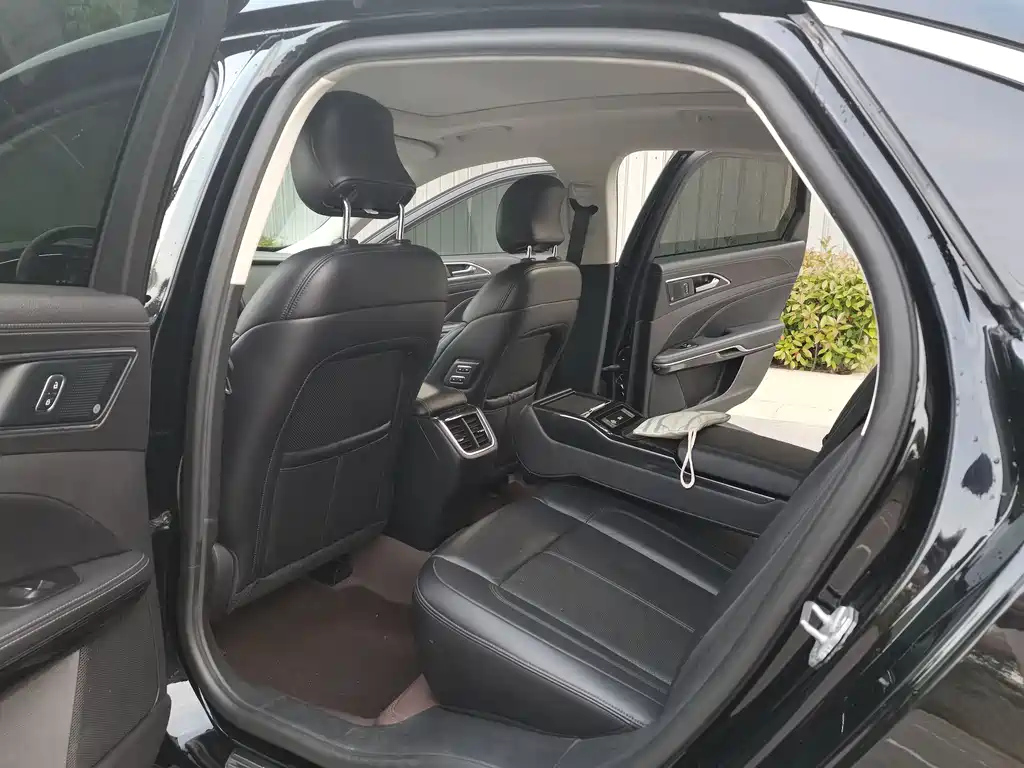 FORD TAURUS 2020