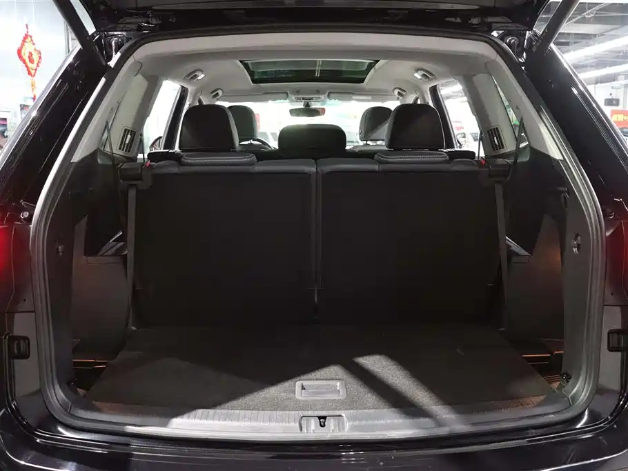 VOLKSWAGEN TOURAN 2021