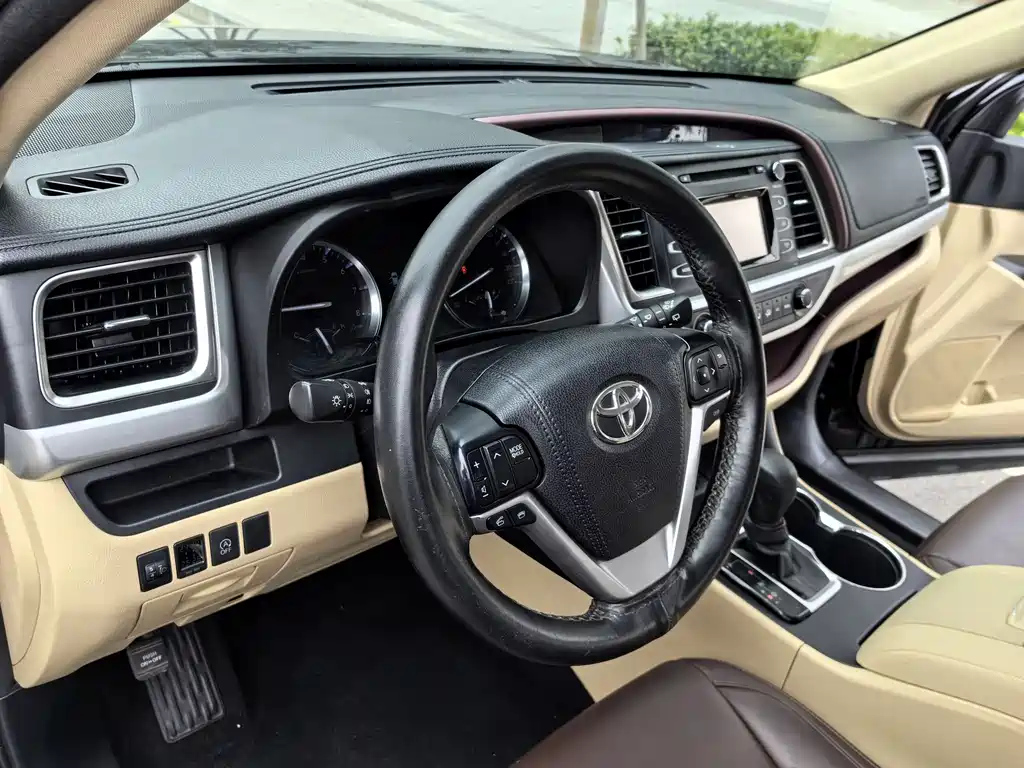 TOYOTA HIGHLANDER 2015
