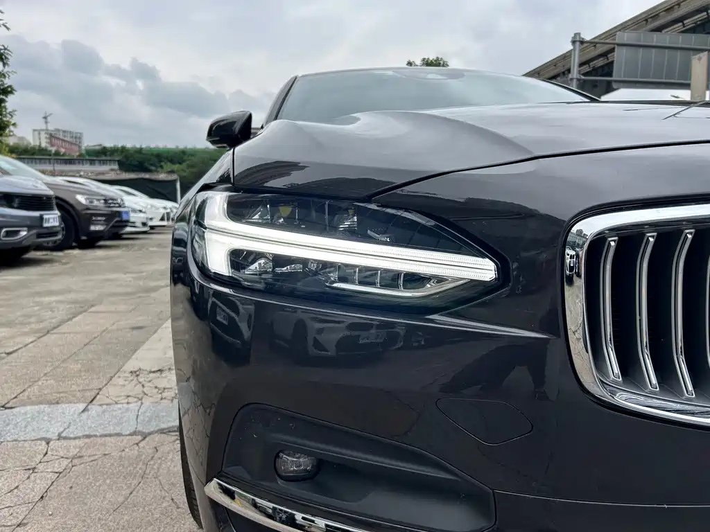 VOLVO S90 2021