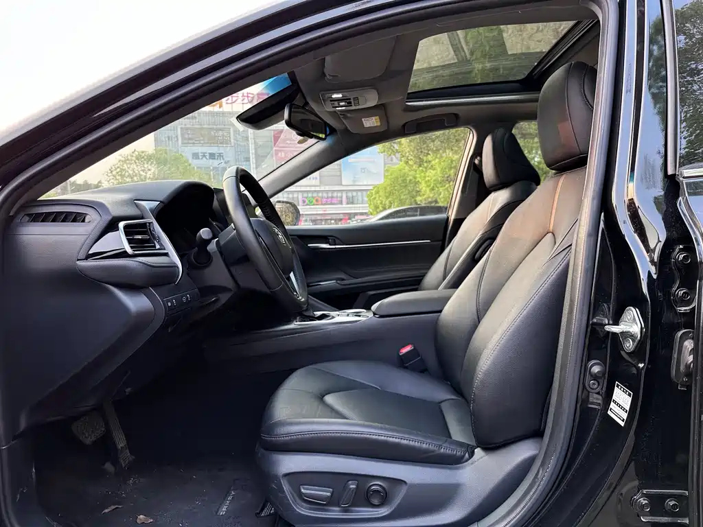 TOYOTA CAMRY 2021