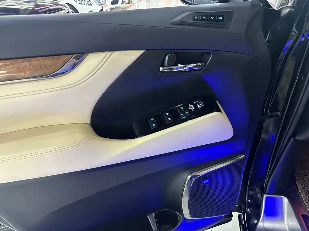 TOYOTA ALPHARD 2018