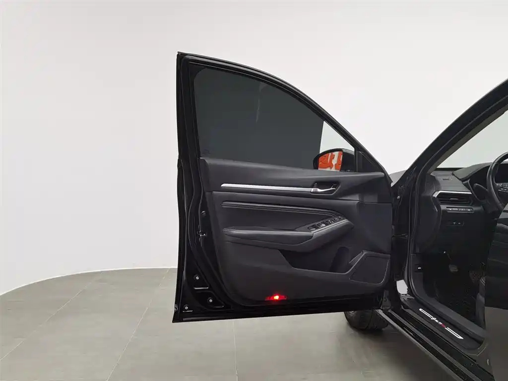 NISSAN TEANA 2020