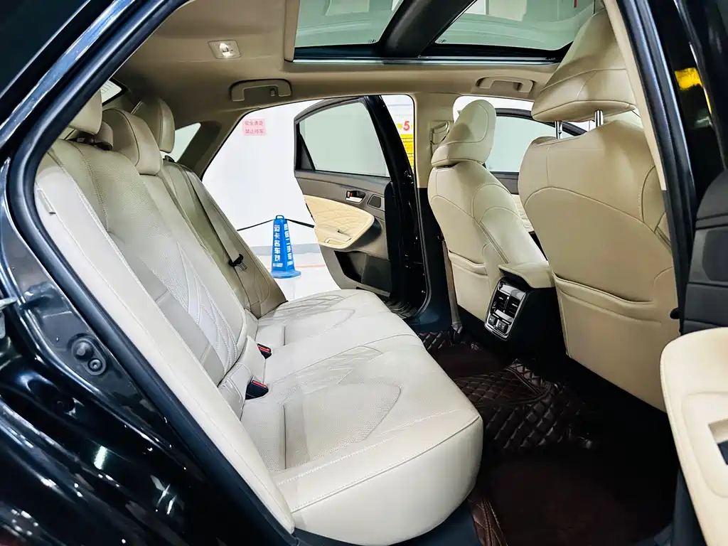 TOYOTA AVALON 2019