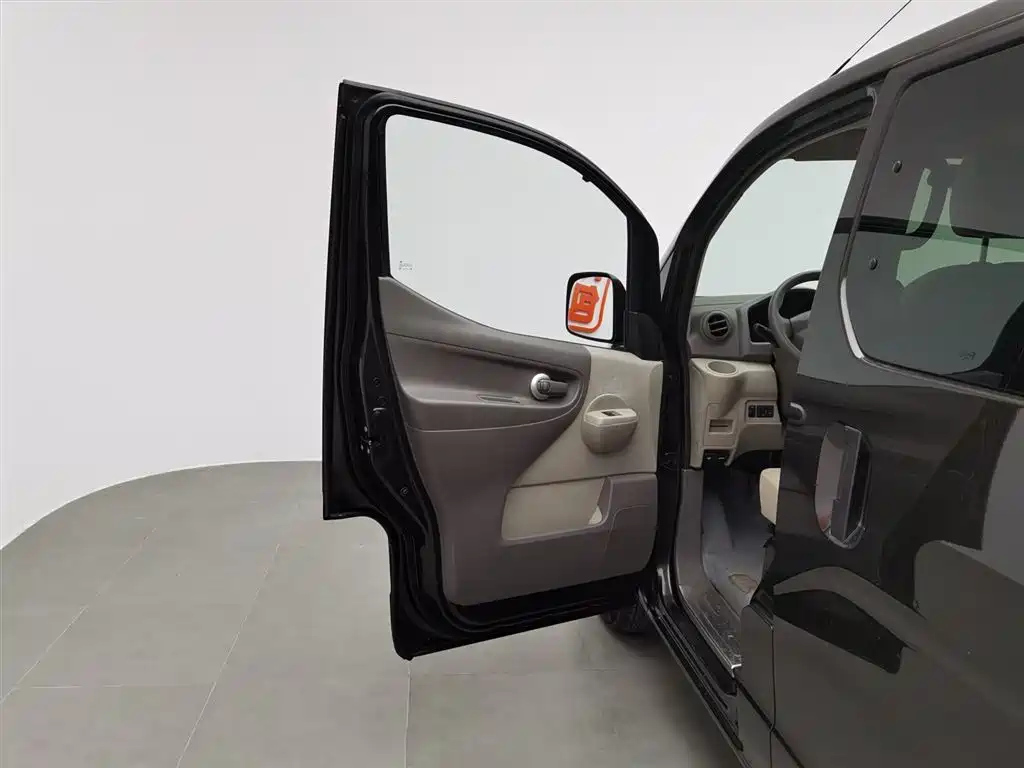 NISSAN NV200 2017