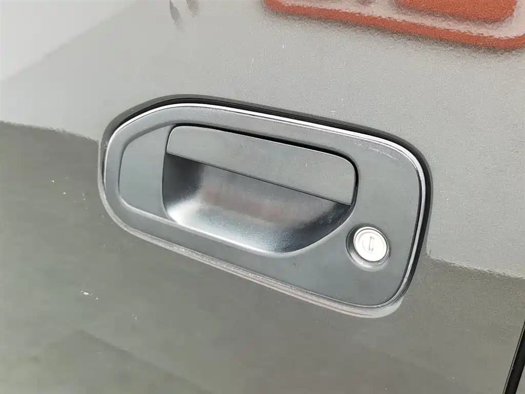 NISSAN NV200 2017