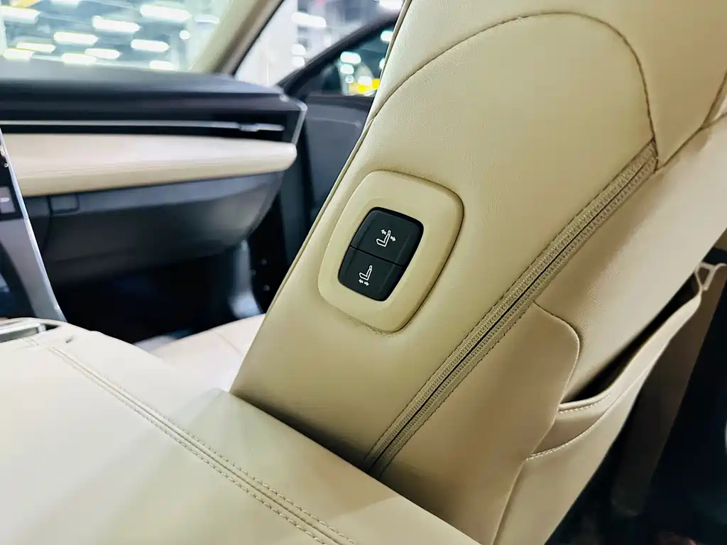 TOYOTA AVALON 2019