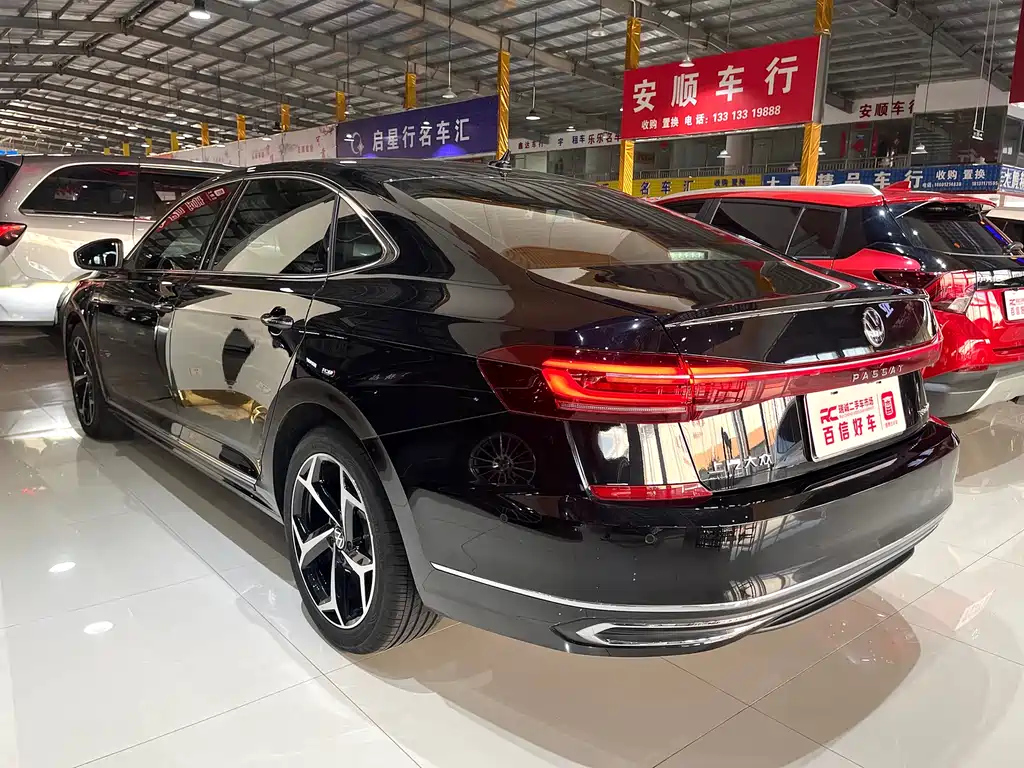 VOLKSWAGEN PASSAT 2023
