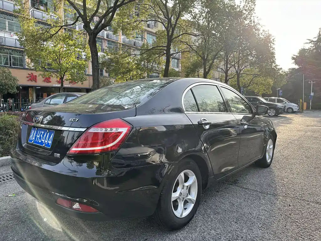 GEELY AUTO EMGRAND 2015