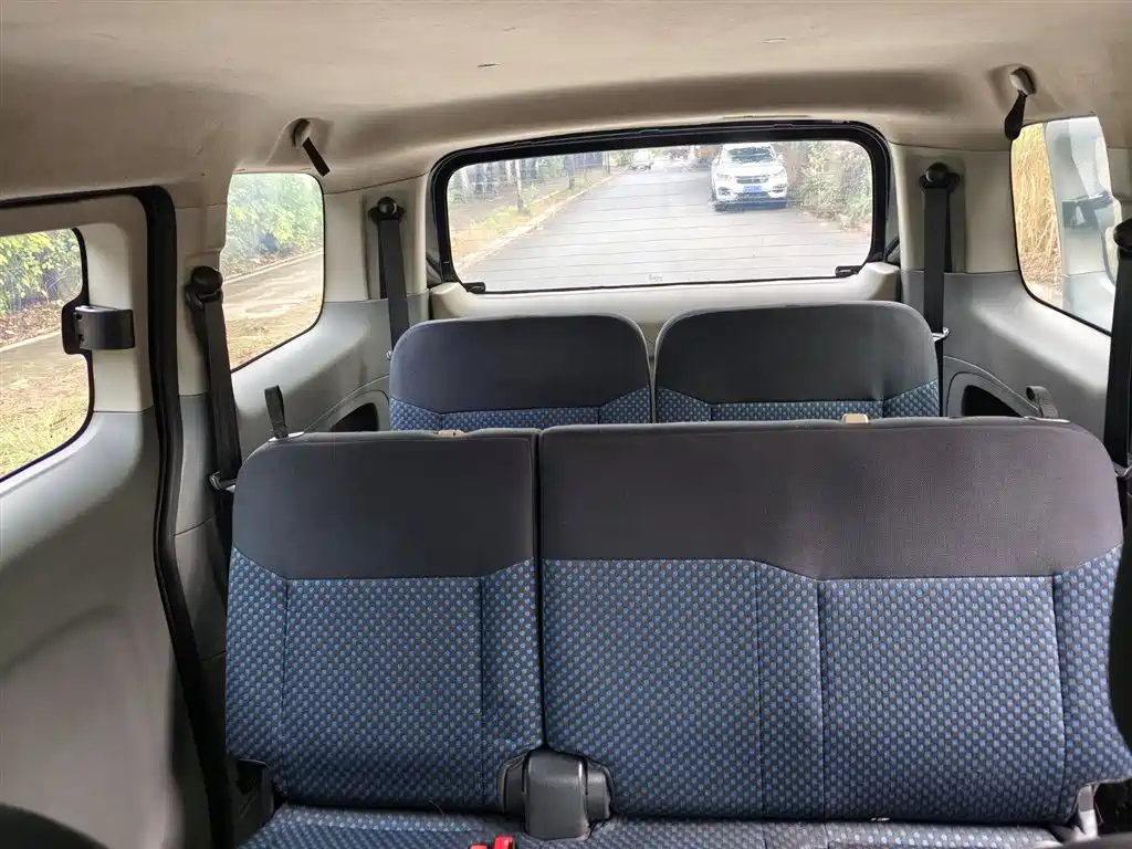 NISSAN NV200 2013