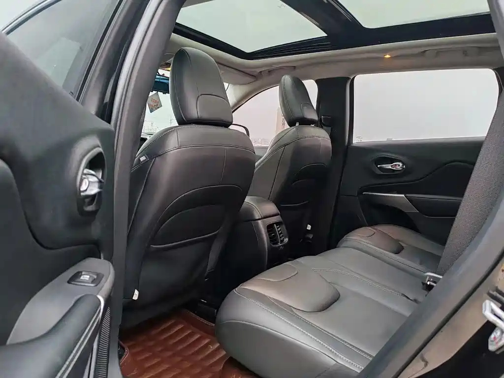 JEEP CHEROKEE 2019