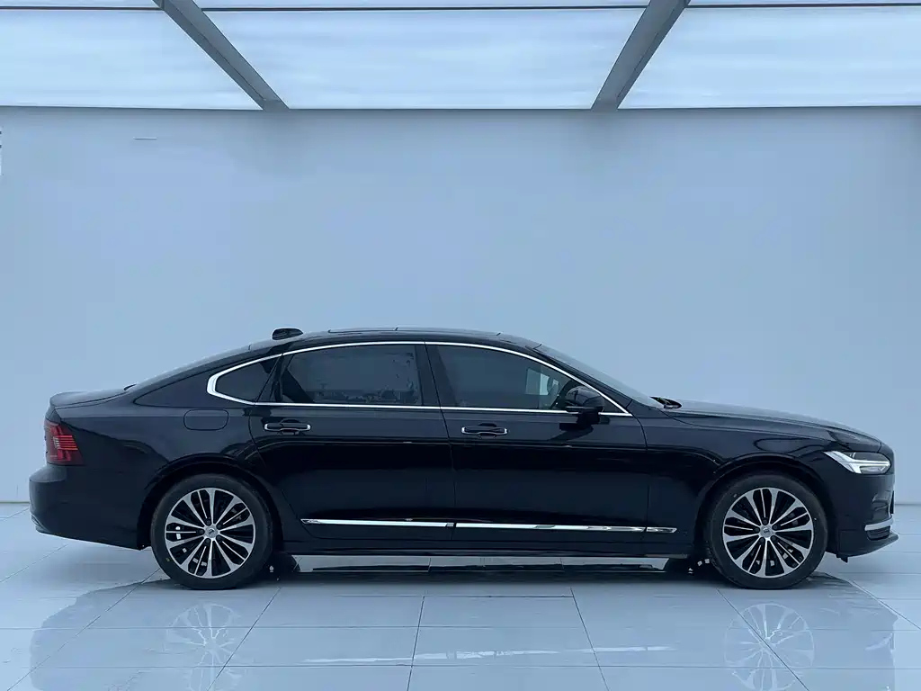 VOLVO S90 2022