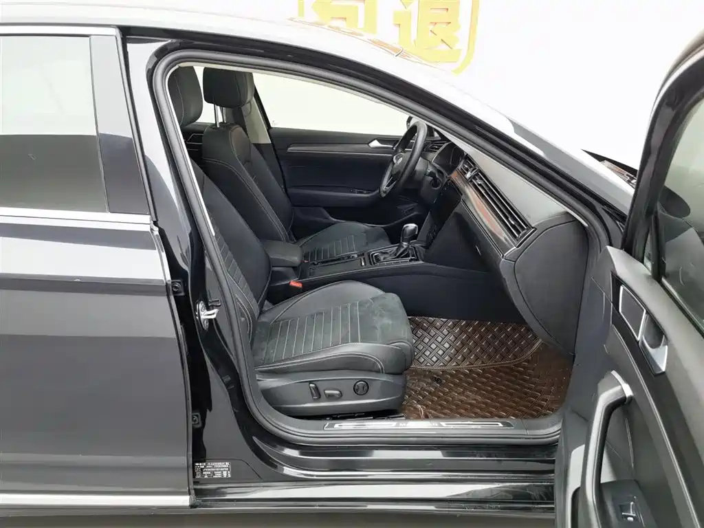 VOLKSWAGEN MAGOTAN 2020