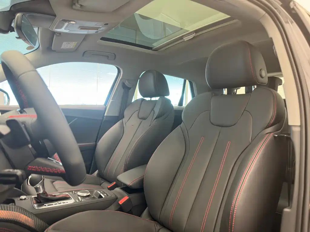 AUDI Q2L 2024