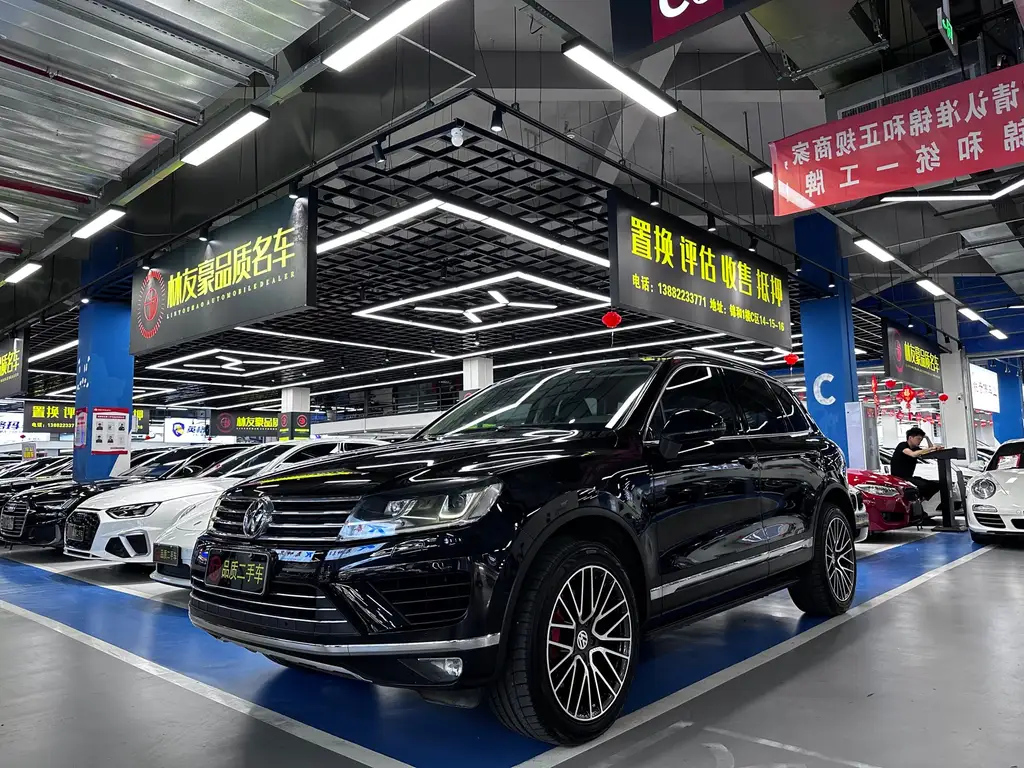 VOLKSWAGEN TOUAREG