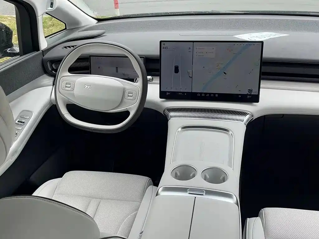 XPENG MOTORS X9 2024