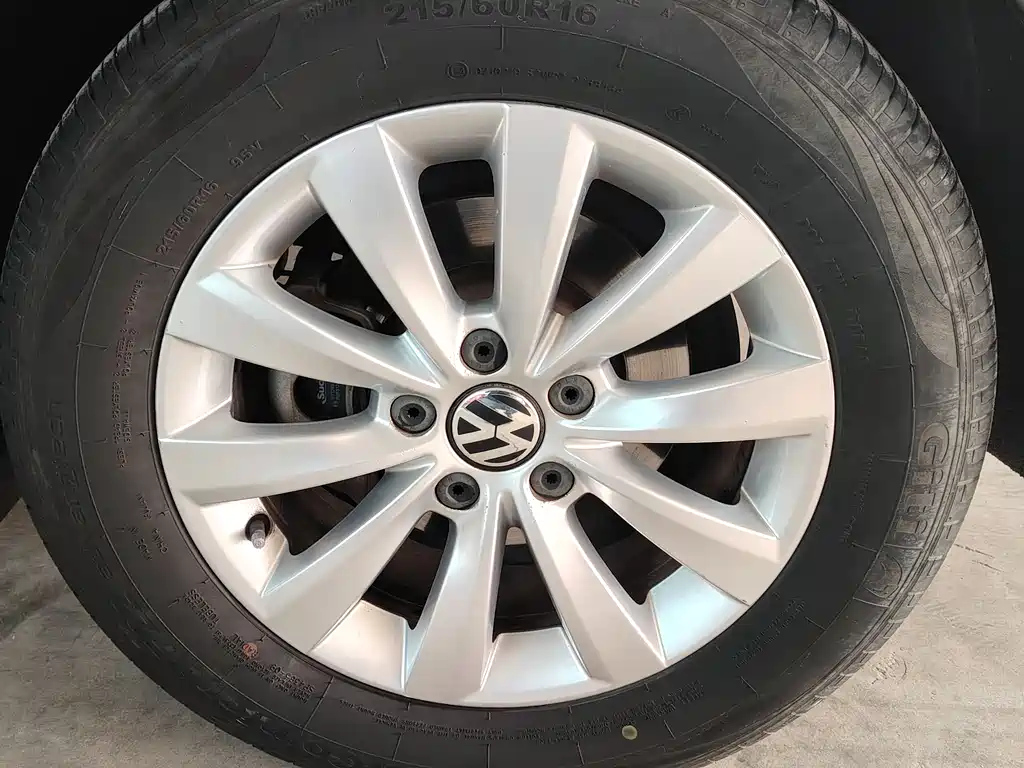 VOLKSWAGEN PASSAT 2014