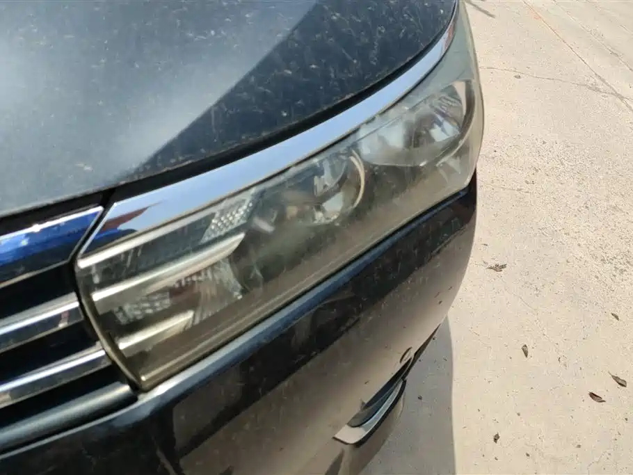 TOYOTA COROLLA 2015