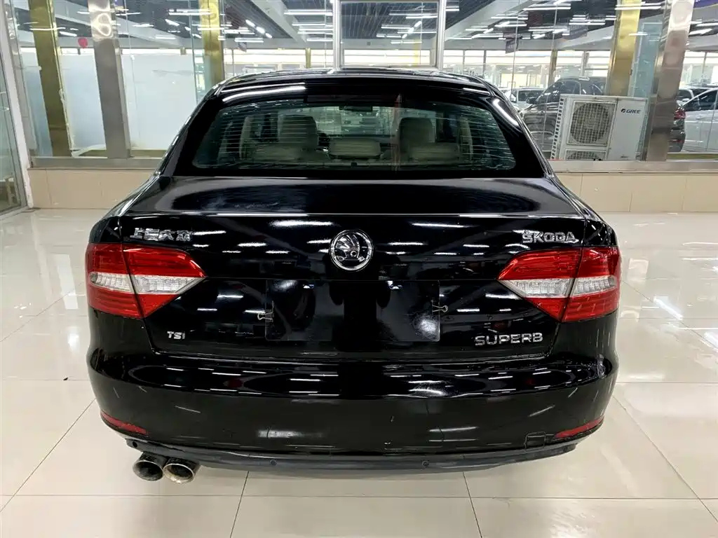 SKODA SUPERB 2013