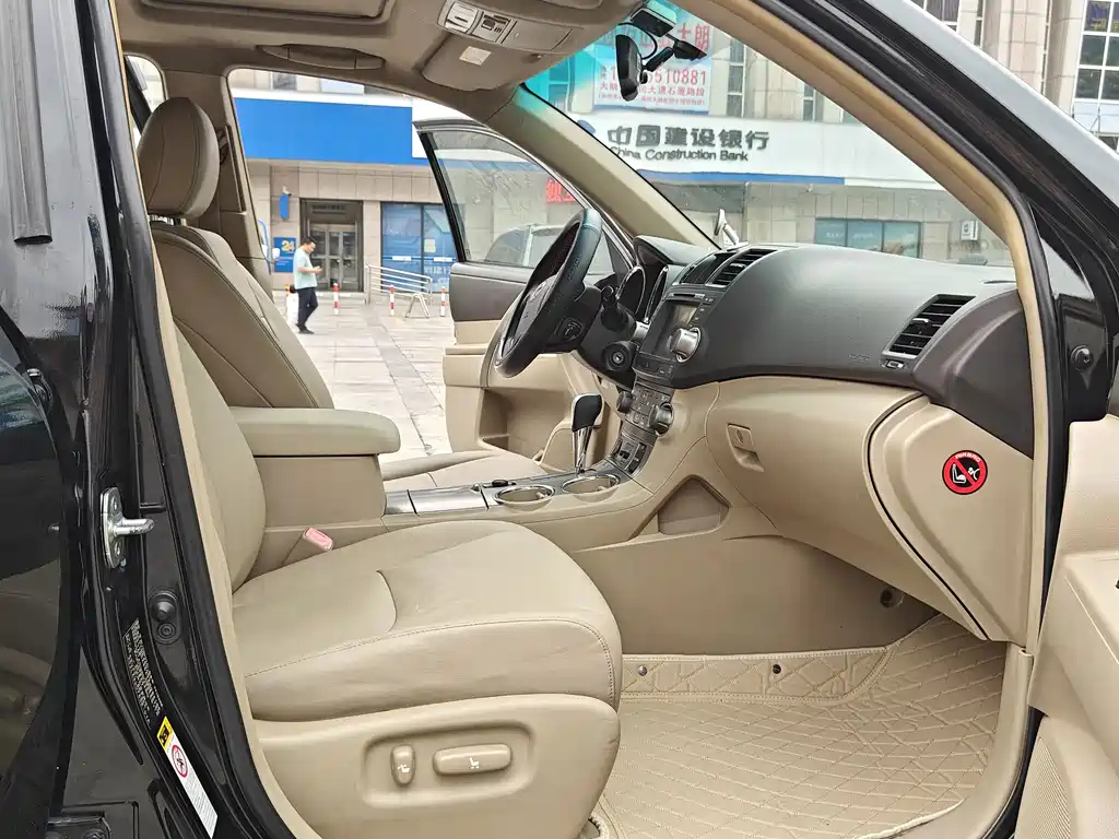 TOYOTA HIGHLANDER 2010
