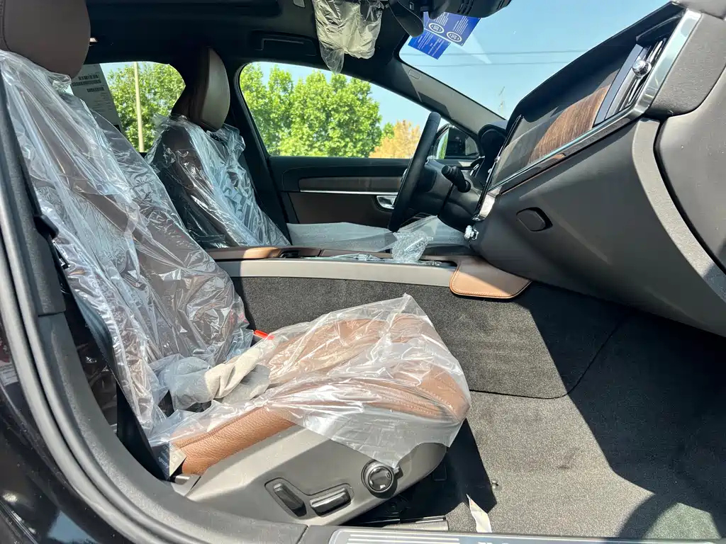 VOLVO S90 2024