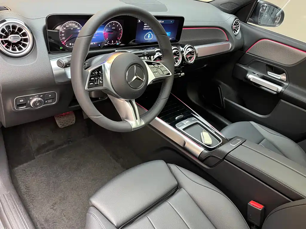 MERCEDES BENZ GLB 2023