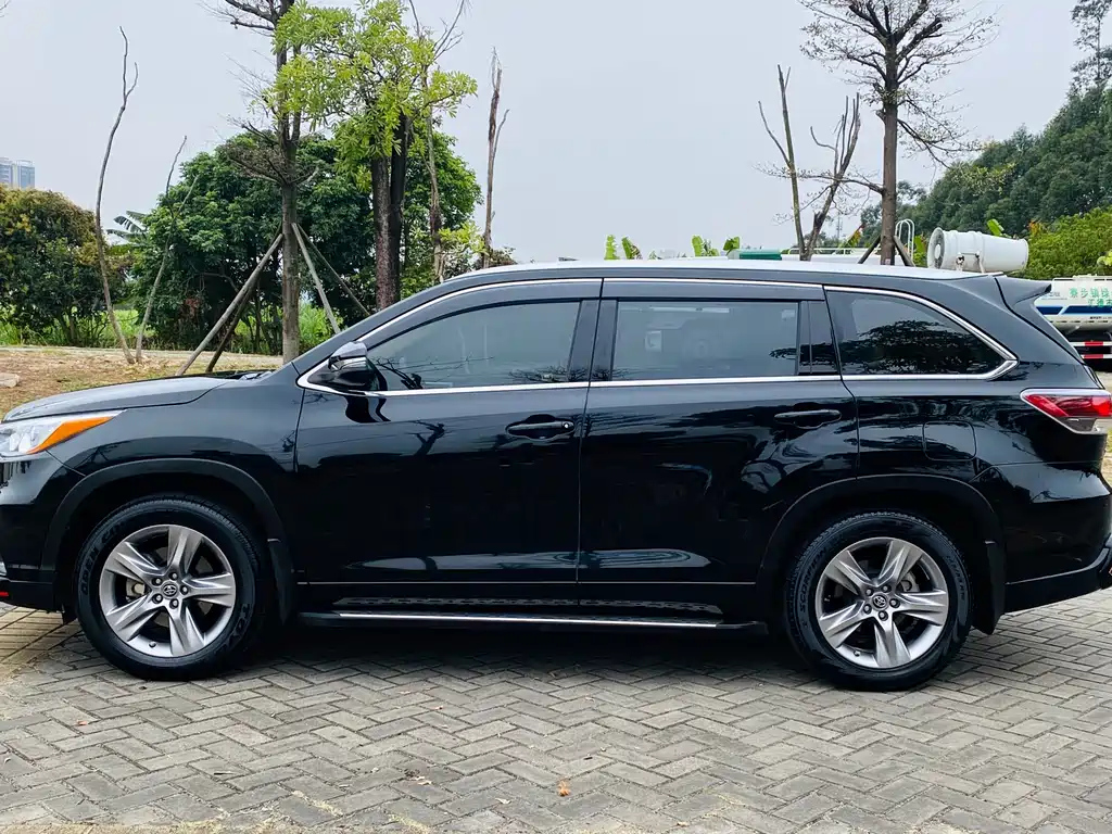 TOYOTA HIGHLANDER 2017