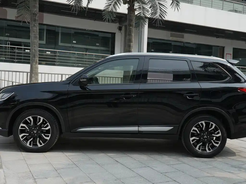 MITSUBISHI OUTLANDER 2021