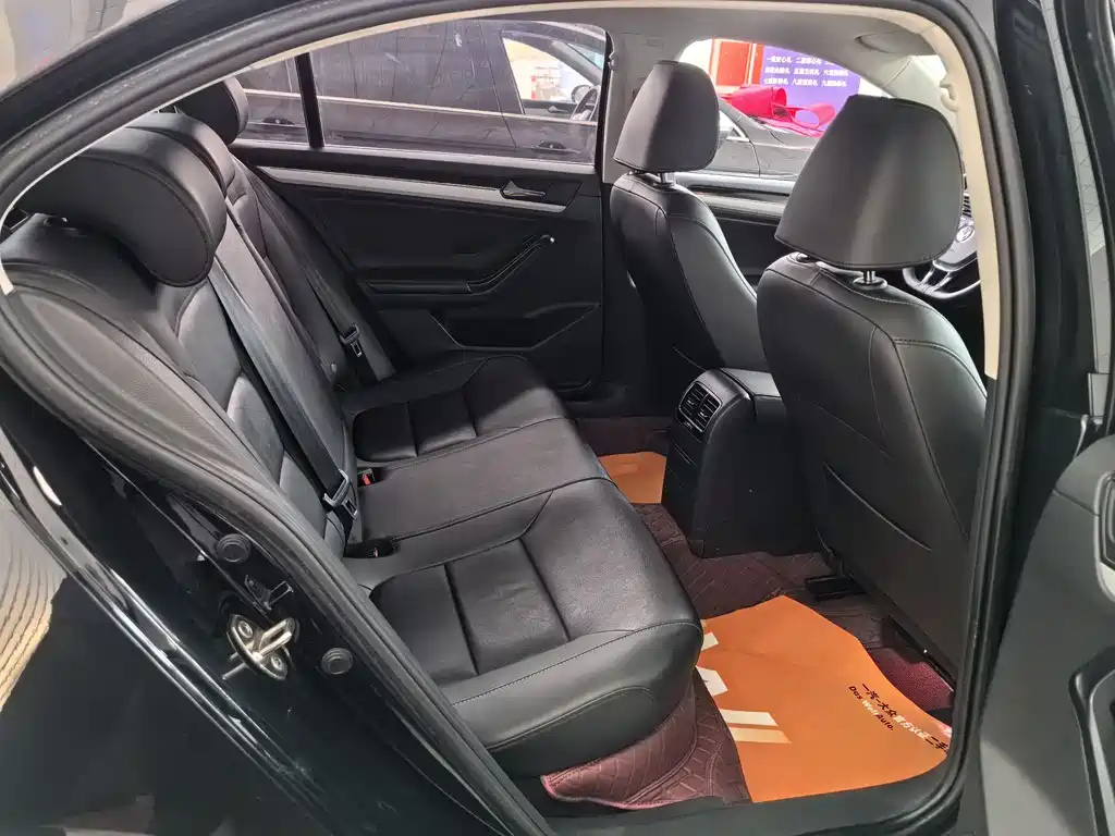 VOLKSWAGEN SAGITAR 2018