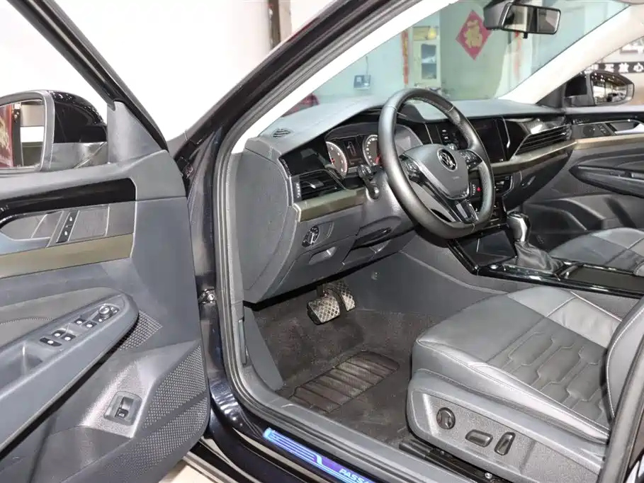 VOLKSWAGEN PASSAT 2020