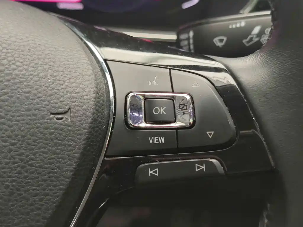 VOLKSWAGEN PASSAT 2021
