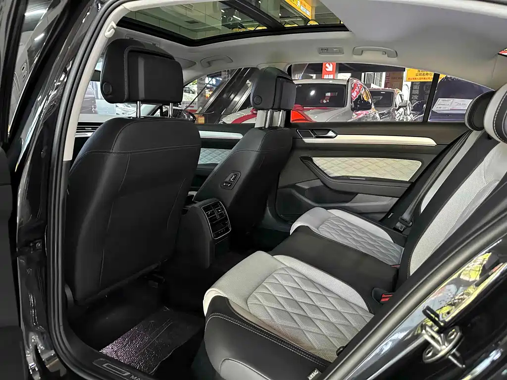 VOLKSWAGEN MAGOTAN 2023