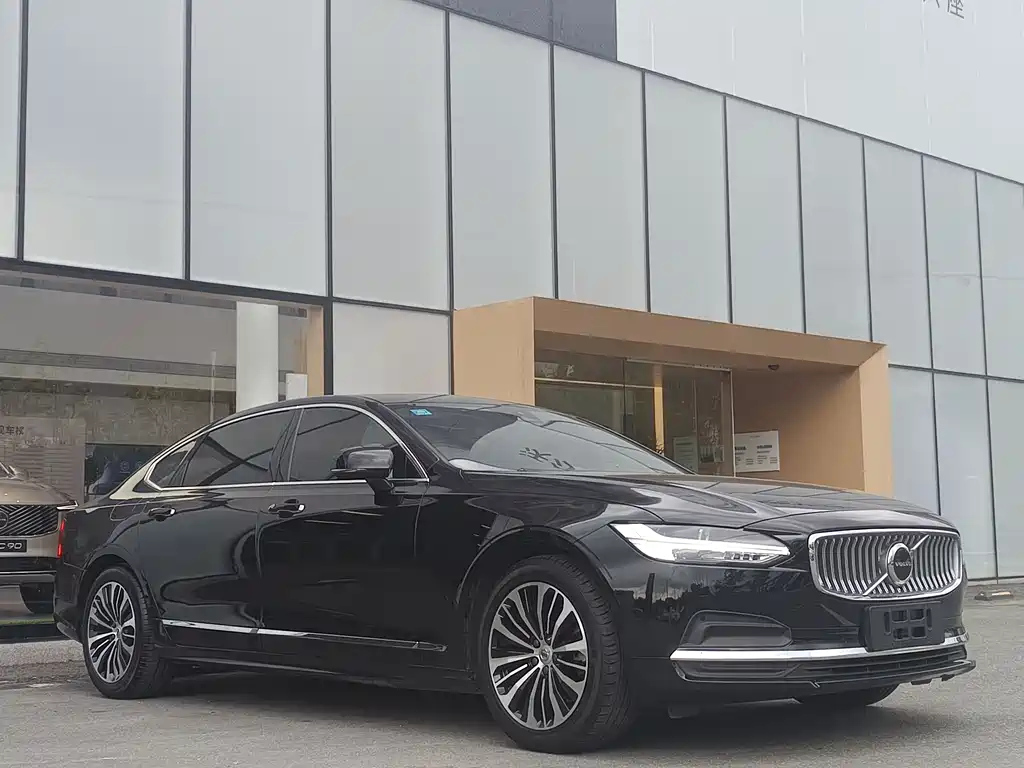 VOLVO S90 2023