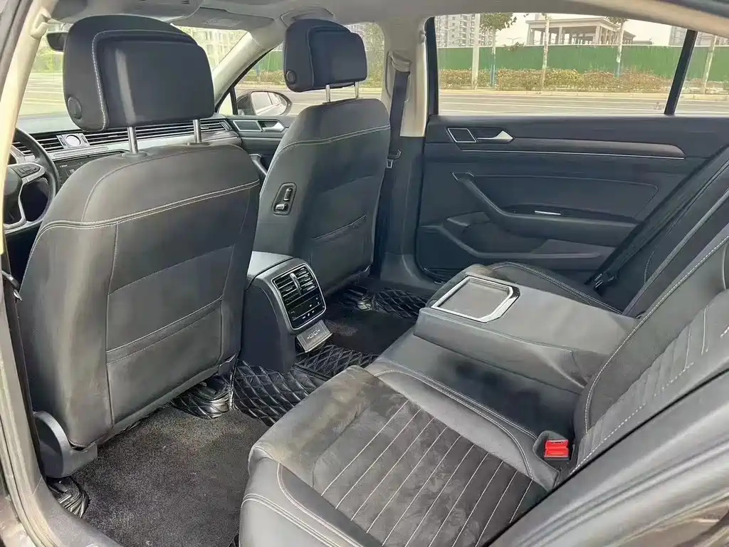VOLKSWAGEN MAGOTAN 2020