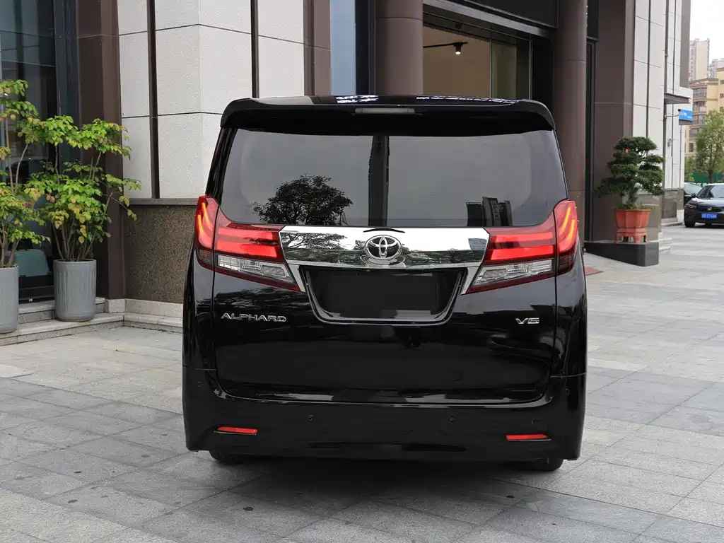TOYOTA ALPHARD 2018