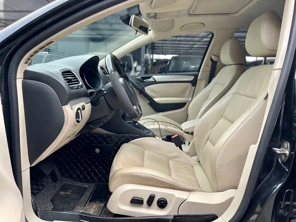 VOLKSWAGEN GOLF 2011