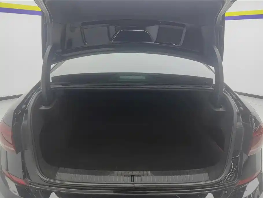 VOLKSWAGEN PASSAT 2023