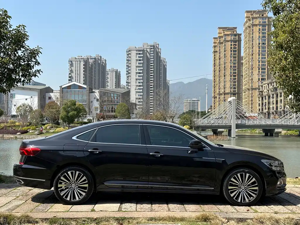 VOLKSWAGEN PASSAT 2020