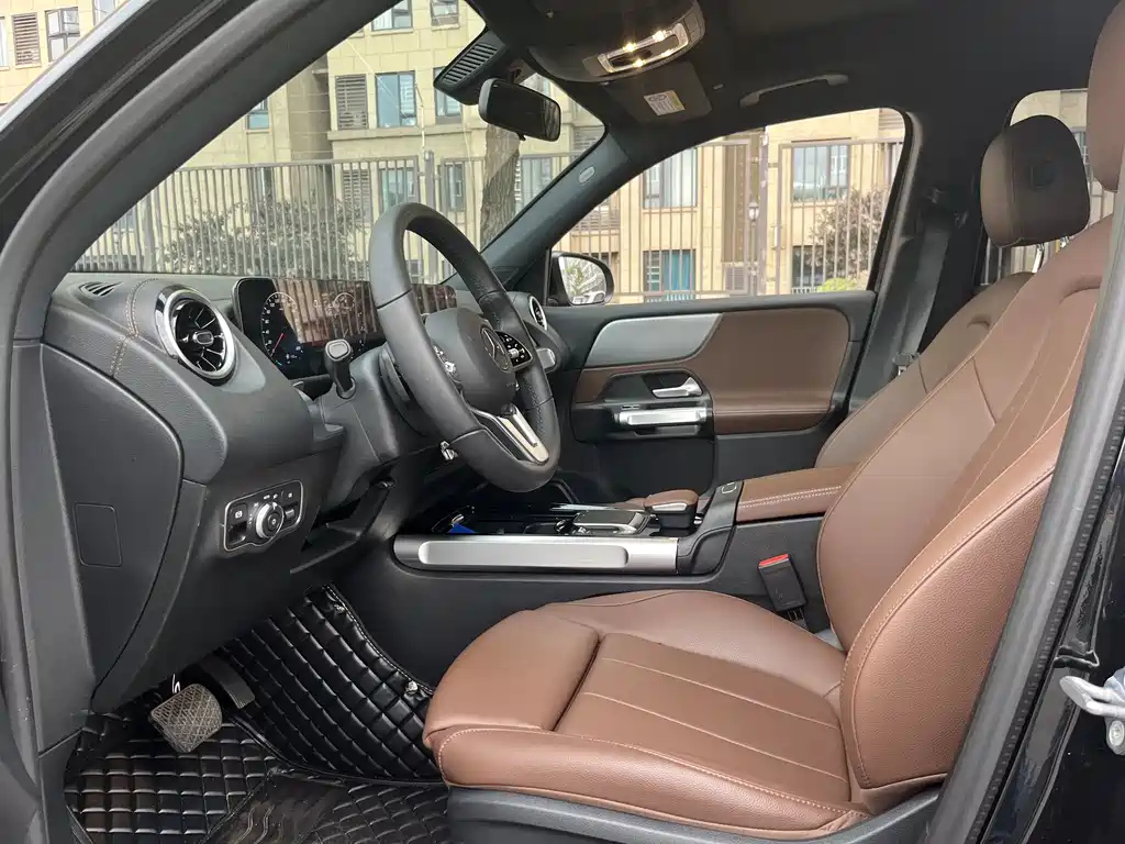 MERCEDES BENZ GLB 2023