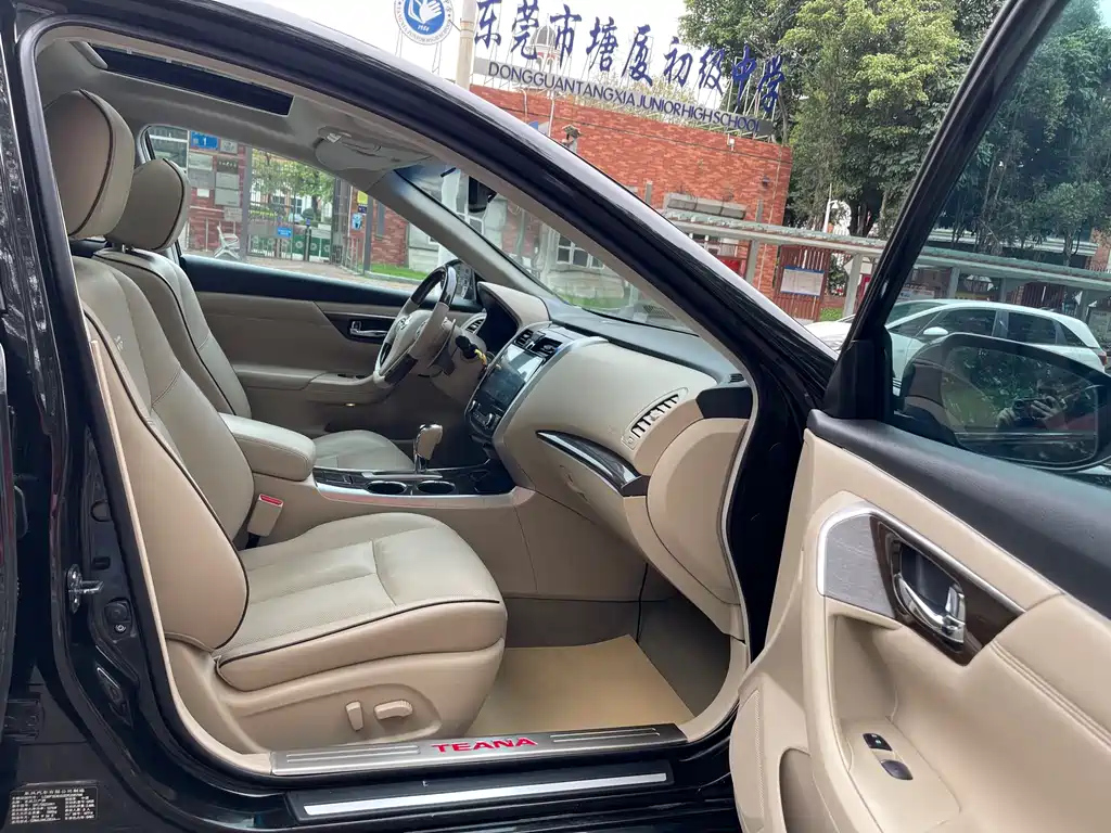 NISSAN TEANA 2015