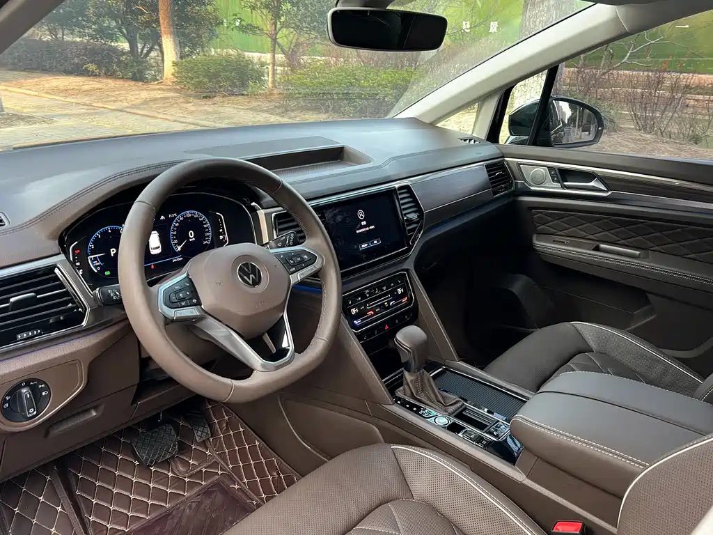 VOLKSWAGEN VILORAN 2023