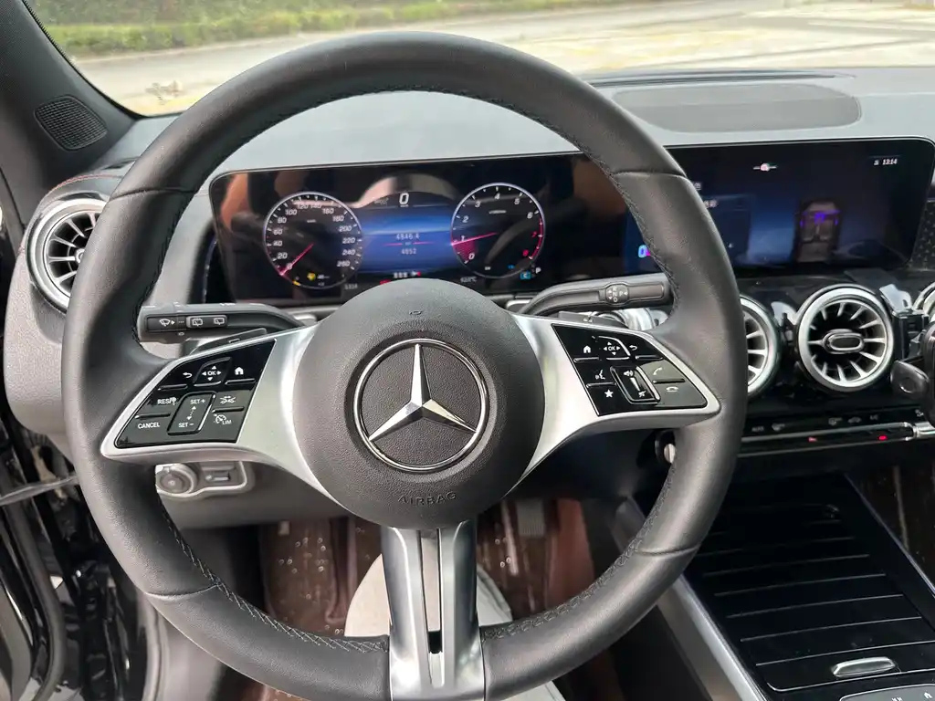 MERCEDES BENZ GLB 2024
