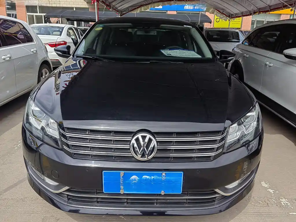 VOLKSWAGEN PASSAT 2012