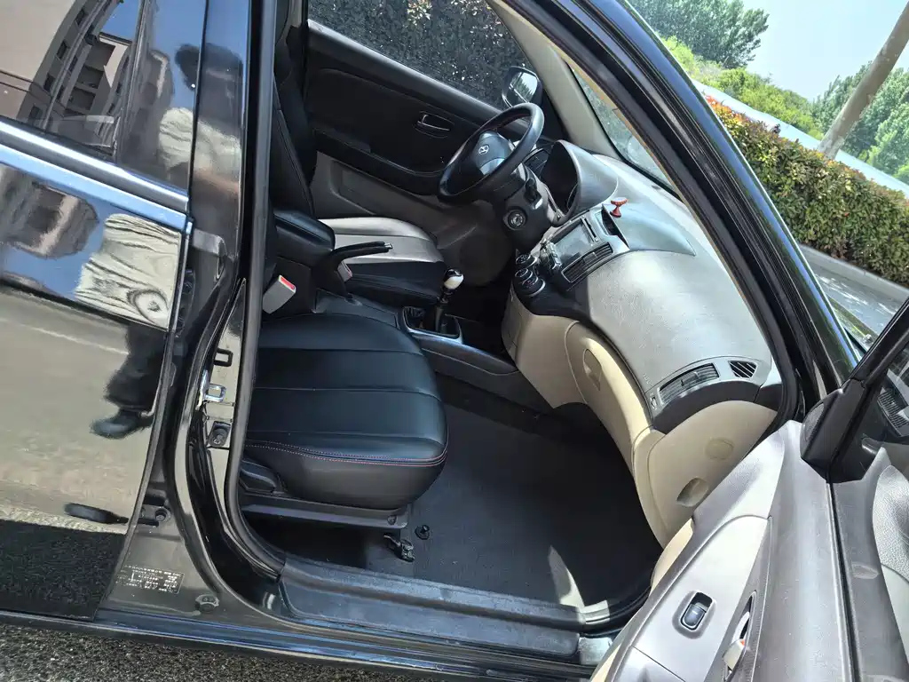 HYUNDAI CELESTA 2012