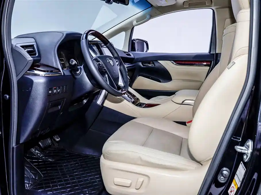 TOYOTA ALPHARD 2015