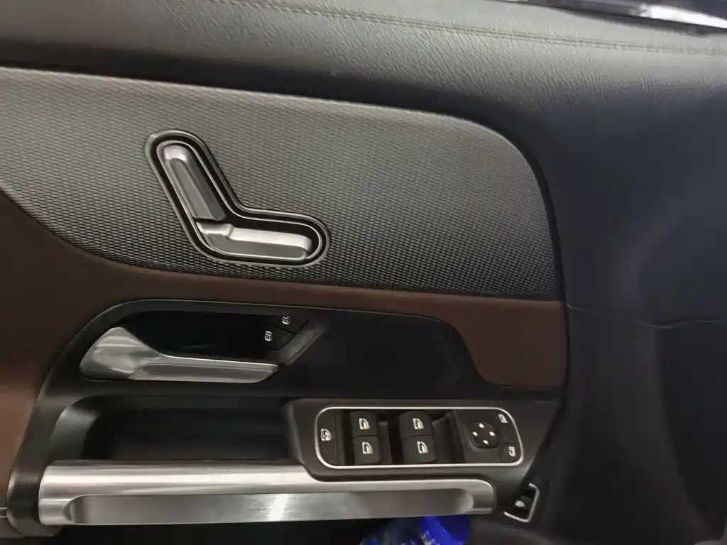 MERCEDES BENZ GLB 2021