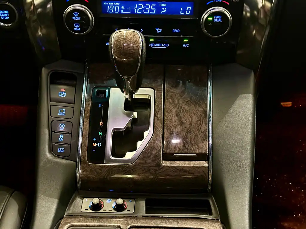 TOYOTA ALPHARD 2019