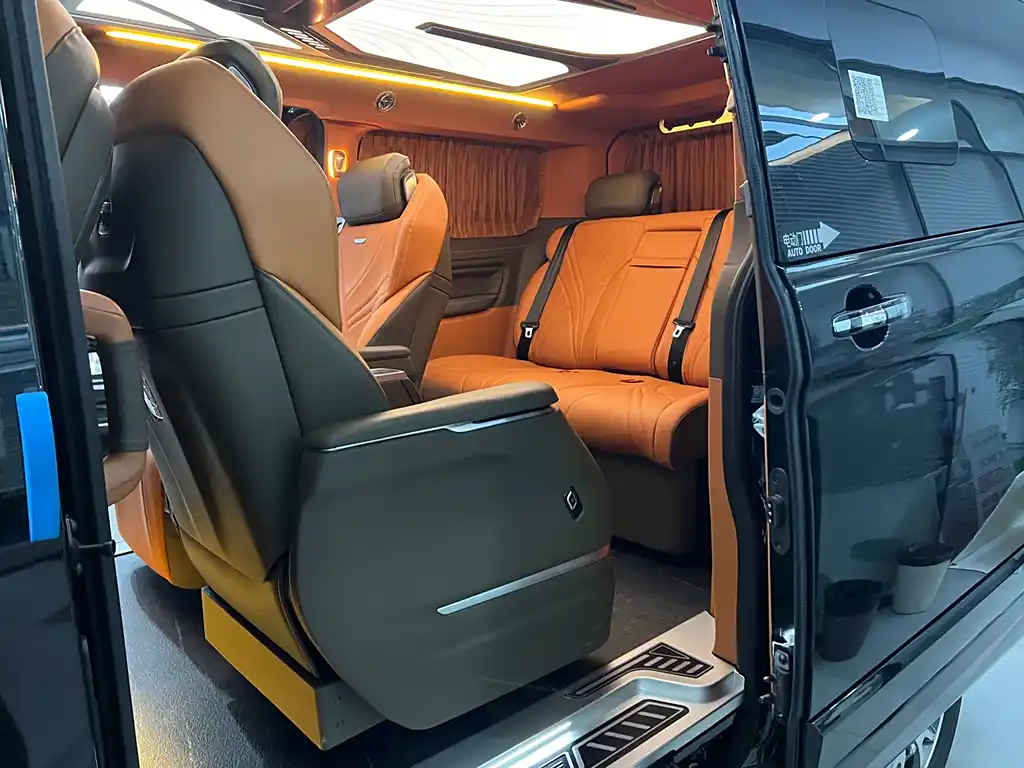 FORD TOUREO 2024
