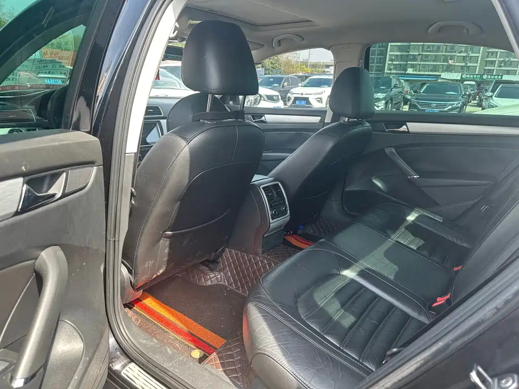 VOLKSWAGEN PASSAT 2013