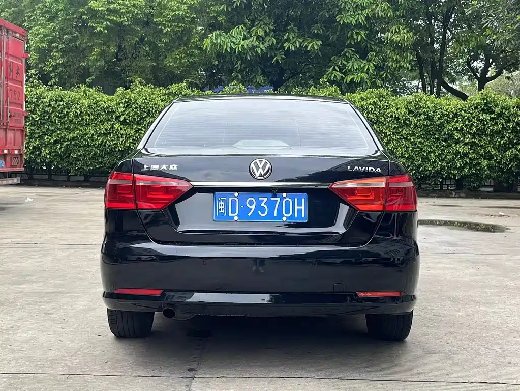 VOLKSWAGEN LAVIDA 2015